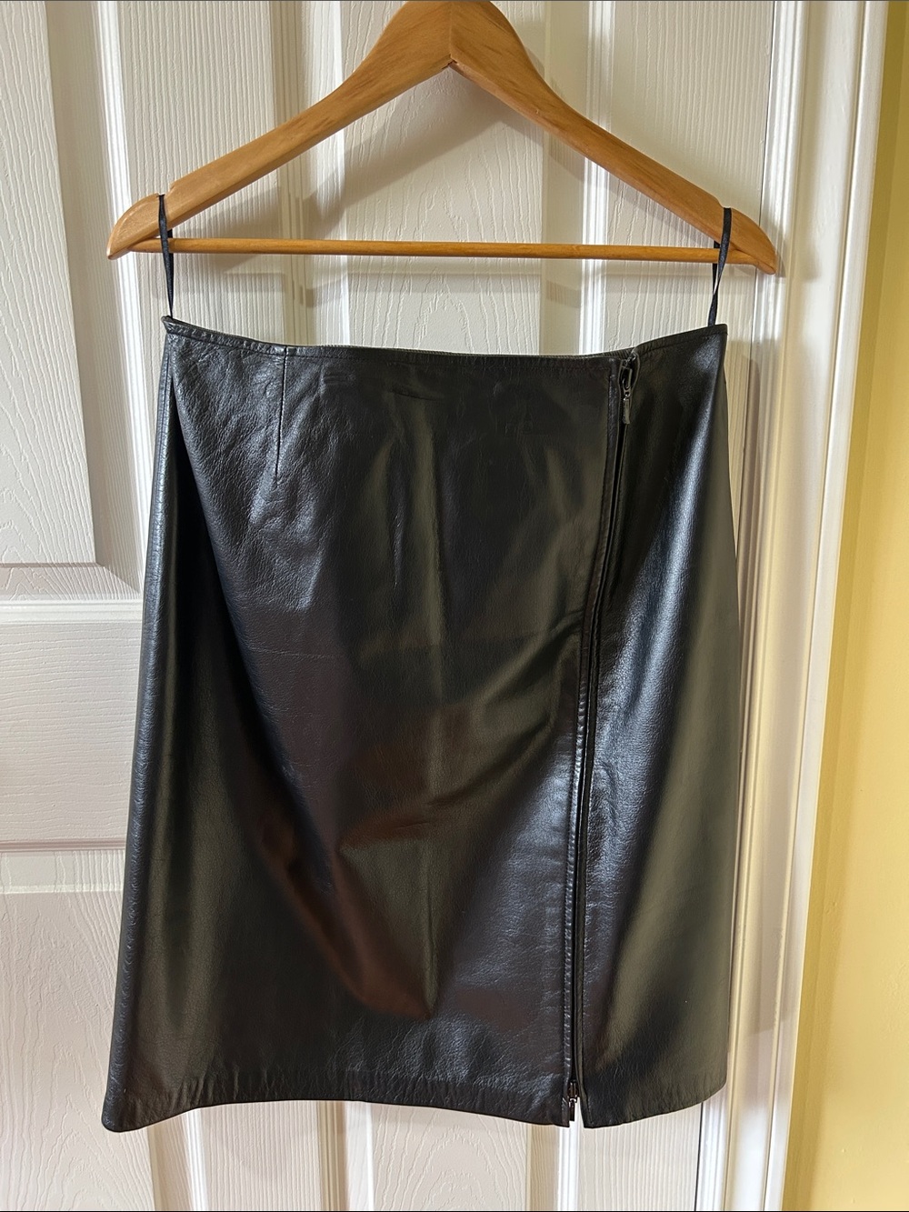 Classic Black Leather Pencil Skirt with Side Zip